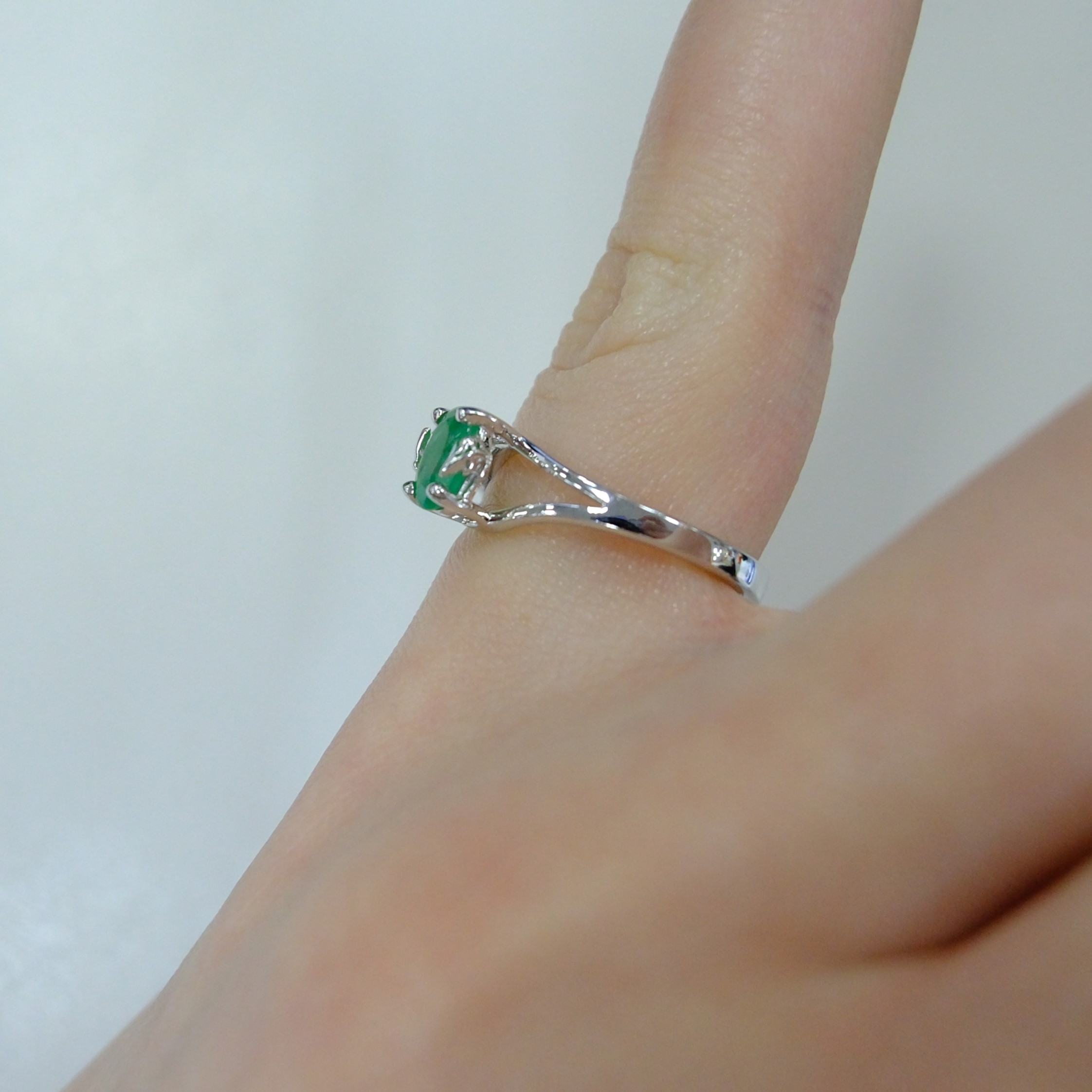 Серебряное кольцо с изумрудом